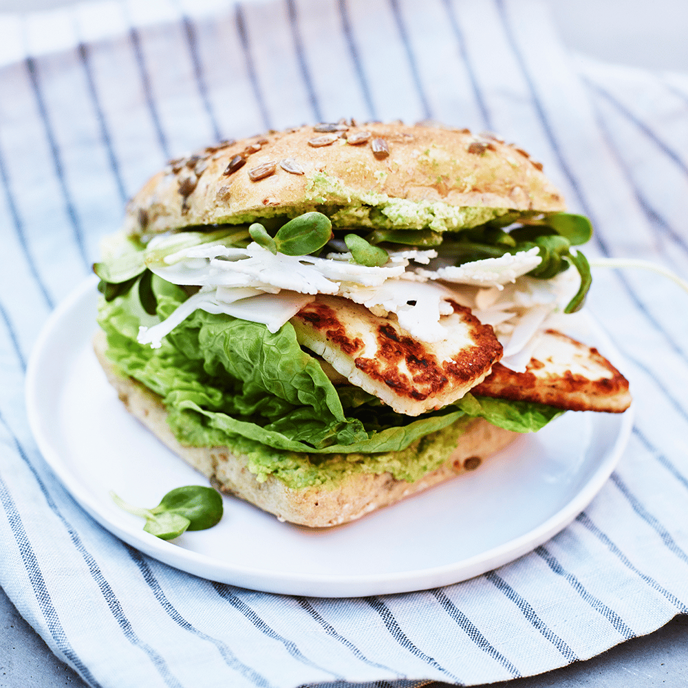 Sandwich med halloumi, blomkål og ærte/cashewpesto